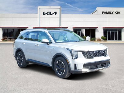 Certified 2025 Kia Sorento S w/ Panoramic Sunroof Package