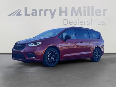 New 2025 Chrysler Pacifica Limited