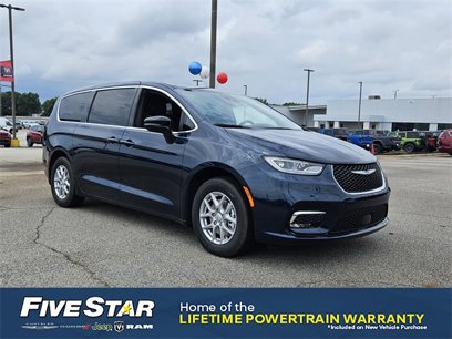New 2025 Chrysler Pacifica Select