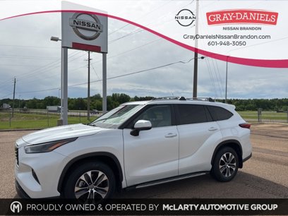 Used 2023 Toyota Highlander XLE