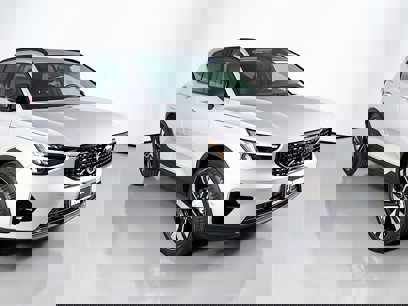 Certified 2025 Volvo XC40 B5 Plus w/ Climate Package
