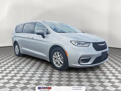Used 2023 Chrysler Pacifica Touring-L