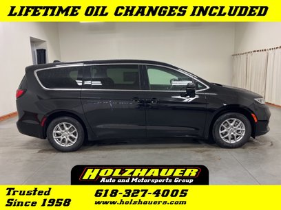 New 2025 Chrysler Pacifica Select