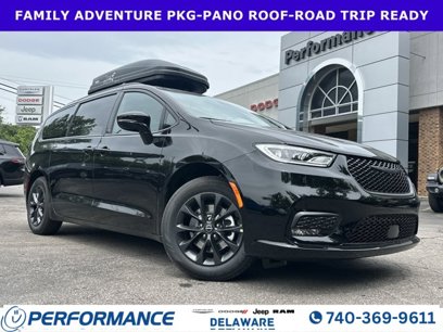 New 2025 Chrysler Pacifica Select