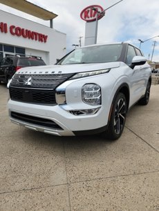 New 2024 Mitsubishi Outlander SE