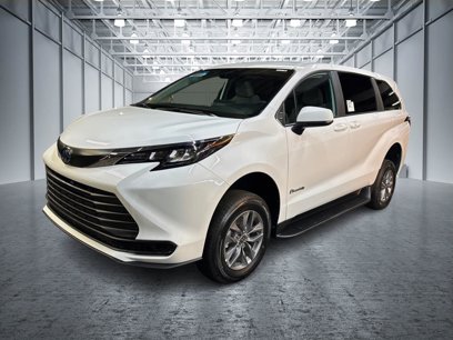 Used 2025 Toyota Sienna LE