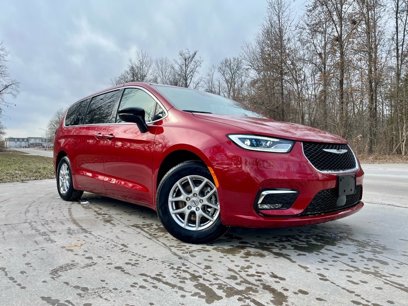 New 2025 Chrysler Pacifica Select