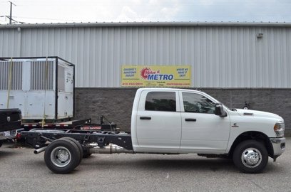 New 2024 RAM 3500 Tradesman w/ Chrome Appearance Group
