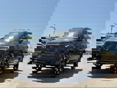 New 2025 Volvo XC90 T8 Plus w/ Protection Package Premier