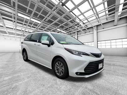 New 2025 Toyota Sienna XLE