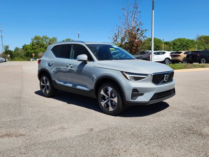 New 2025 Volvo XC40 B5 Core w/ Climate Package