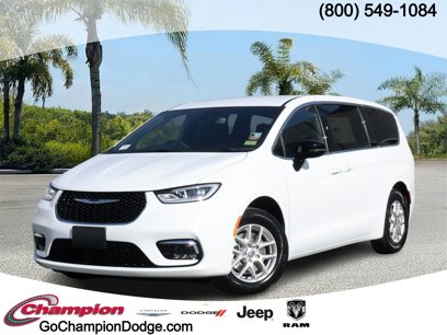 New 2025 Chrysler Pacifica Select