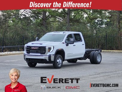 New 2025 GMC Sierra 3500 Pro w/ Convenience Package