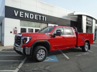 New 2024 GMC Sierra 2500 Pro w/ Convenience Package