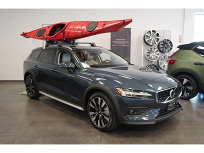 New 2025 Volvo V60 B5 Cross Country Ultra w/ Protection Package Premier