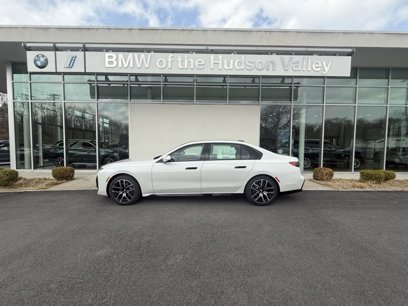 New 2025 BMW 740i xDrive w/ Premium Package