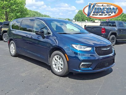 New 2025 Chrysler Pacifica Select