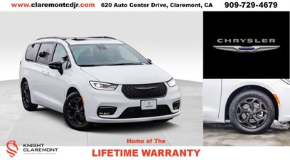 New 2025 Chrysler Pacifica Select