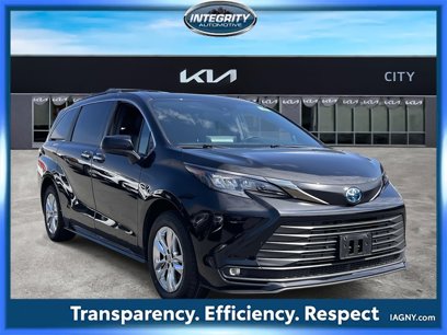 Used 2023 Toyota Sienna XLE Woodland Edition