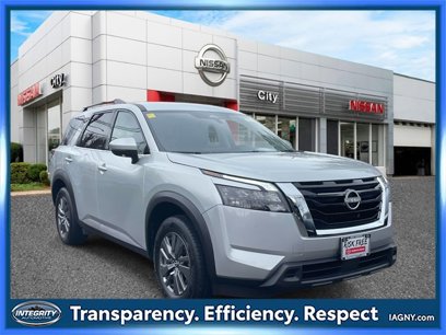 Used 2024 Nissan Pathfinder SV