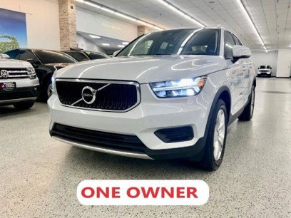 Used 2022 Volvo XC40 T4 Momentum