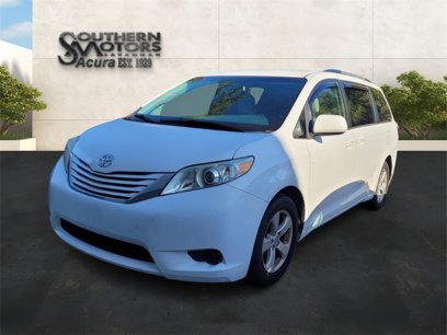 Used 2017 Toyota Sienna LE
