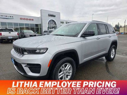 New 2025 Jeep Grand Cherokee Laredo w/ Luxury Tech Group I