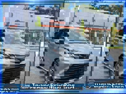 Used 2022 Toyota Sienna LE