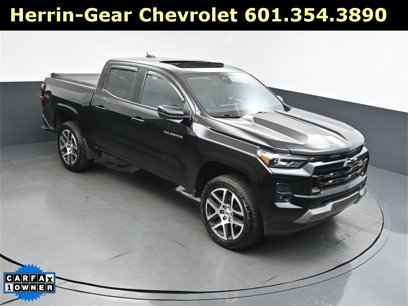 Used 2024 Chevrolet Colorado Z71 w/ Z71 Convenience Package 2