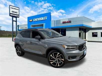 Used 2022 Volvo XC40 T5 R-Design w/ Advanced Package