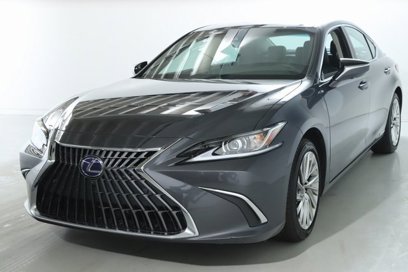 Used 2022 Lexus ES 300h w/ Luxury Package