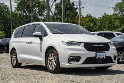 Used 2023 Chrysler Pacifica Touring-L