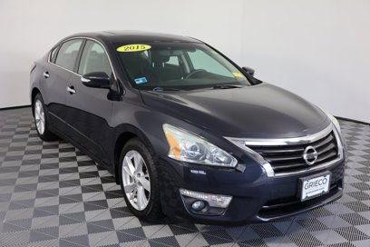 Used 2015 Nissan Altima 2.5 SV w/ Convenience Package