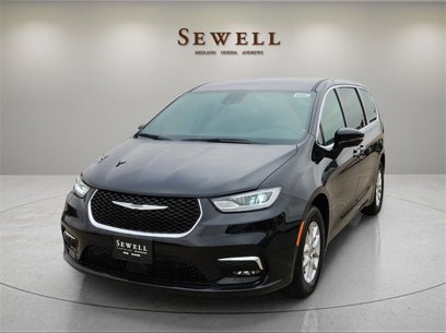 New 2025 Chrysler Pacifica Select