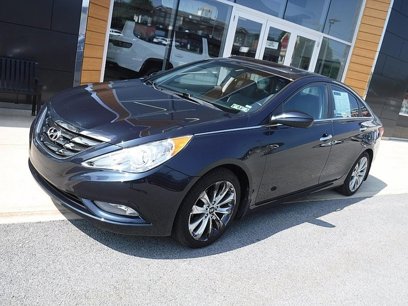 Used 2013 Hyundai Sonata SE w/ Navigation & Sunroof Pkg