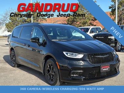 New 2025 Chrysler Pacifica Premium