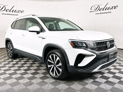 Used 2023 Volkswagen Taos SE w/ Panoramic Sunroof Package