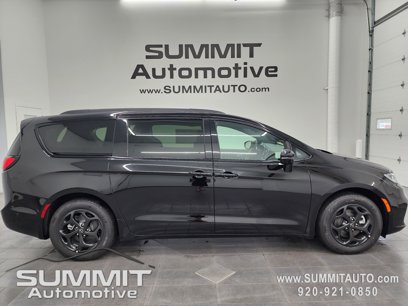 New 2025 Chrysler Pacifica Premium
