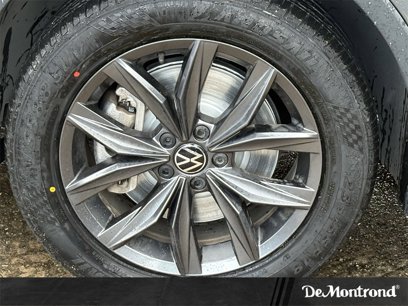 Used 2022 Volkswagen Tiguan SE w/ Panoramic Sunroof Package