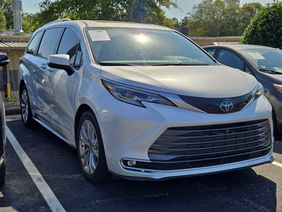 Used 2022 Toyota Sienna Platinum