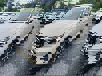 New 2025 Volvo XC40 B5 Core w/ Protection Package Premier