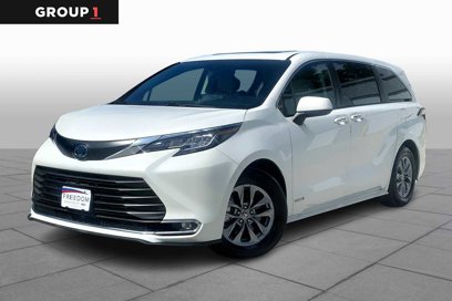 Used 2021 Toyota Sienna XLE
