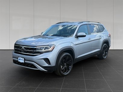 Used 2023 Volkswagen Atlas SE w/ Black Wheel Package