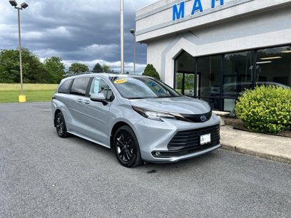 Used 2024 Toyota Sienna XLE Woodland Edition