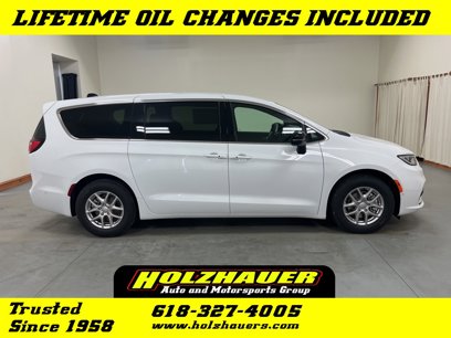 New 2025 Chrysler Pacifica Select