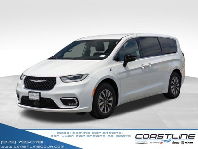 New 2025 Chrysler Pacifica Premium