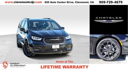 New 2025 Chrysler Pacifica Limited