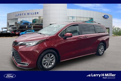 Used 2021 Toyota Sienna XLE