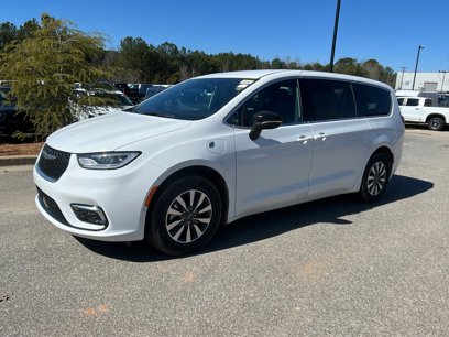 New 2025 Chrysler Pacifica Select