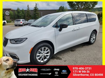 New 2025 Chrysler Pacifica Select